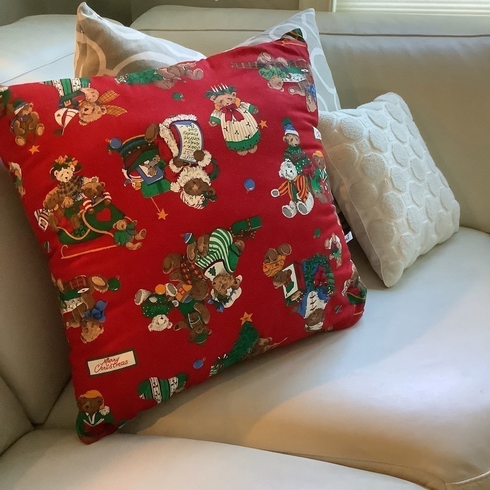 Riverdale Vintage Christmas Holiday Throw Pillow‎ Made in USA - Picture 2 of 9